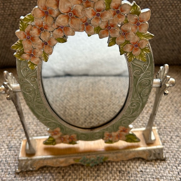 Vintage Vanity Mirror in heavy cast iron with enamel floral design. - Picture 2 of 3